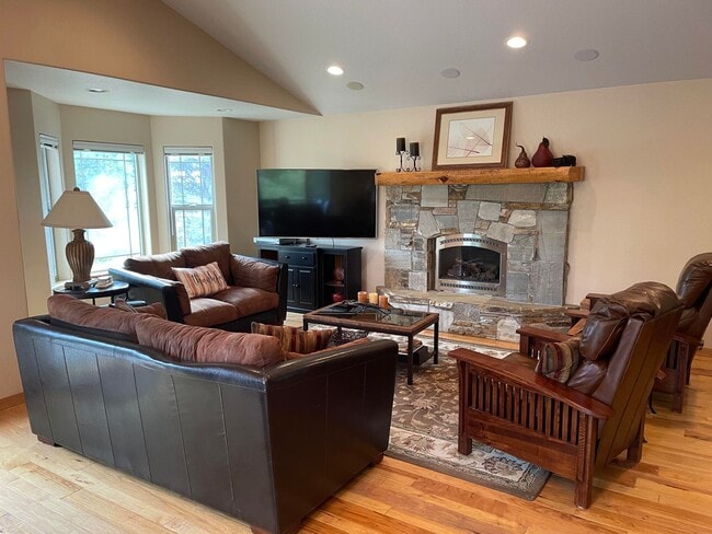 Building Photo - Beautiful 4Bd 3Ba Tahoe Keys home!! A must see with Comm. Olympic size pool and hot tubs! Avail. ...