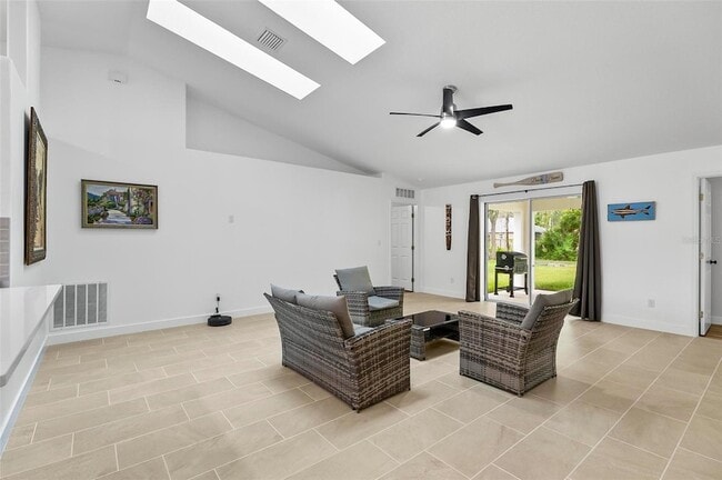 Building Photo - 64 Radcliffe Dr