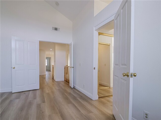 Building Photo - 25035 Eaton Ln