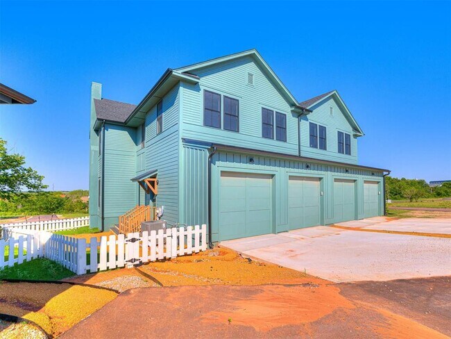 Building Photo - 29612 Memory Ln