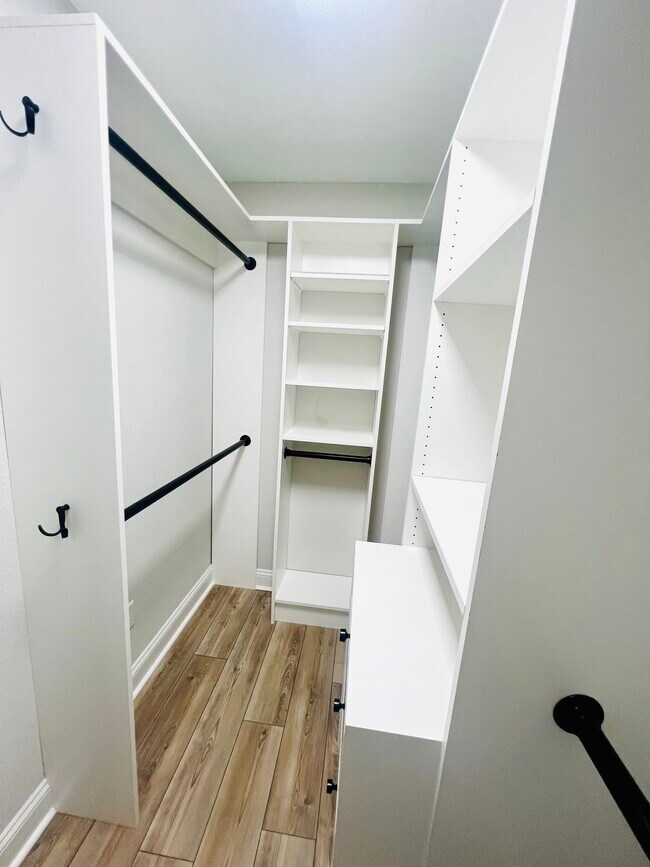 Building Photo - 14105 Sterely Ct S