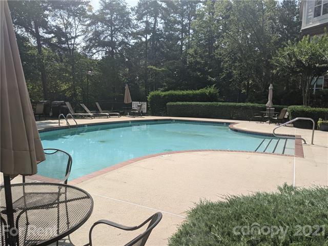 Building Photo - 915 Northeast Dr