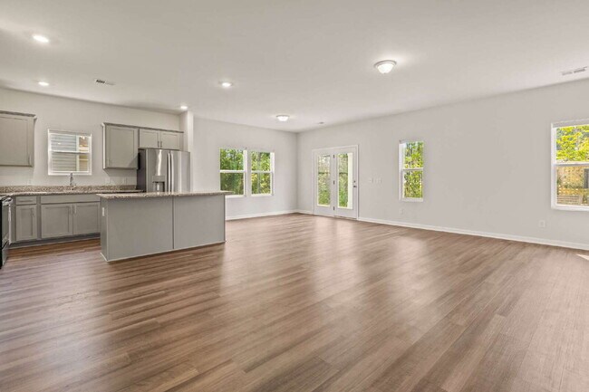 Building Photo - "Charming 3-Bed 2-Bath Residence in Telfai...