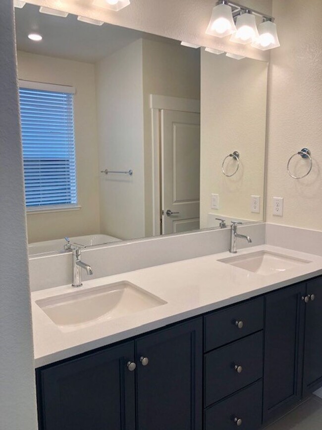 Building Photo - Beautiful 3-Bedroom Home in Russell Ranch ...