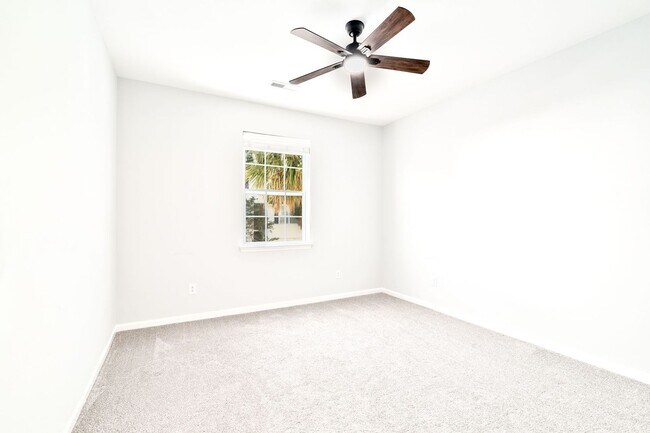 Building Photo - 116 Winding River Dr