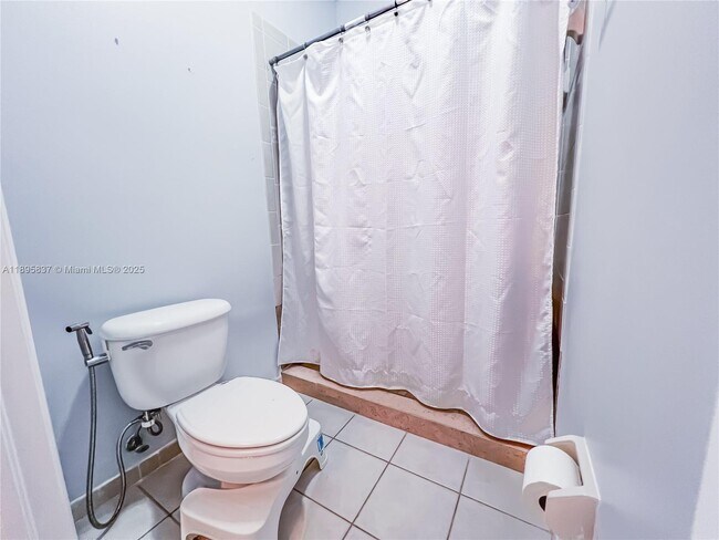 Building Photo - 3353 NE 11th Dr