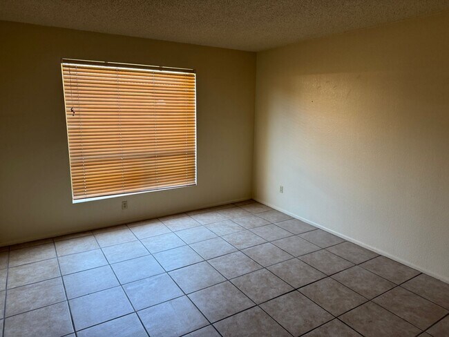 Building Photo - Visa Del Valle Townhome with Community Poo...
