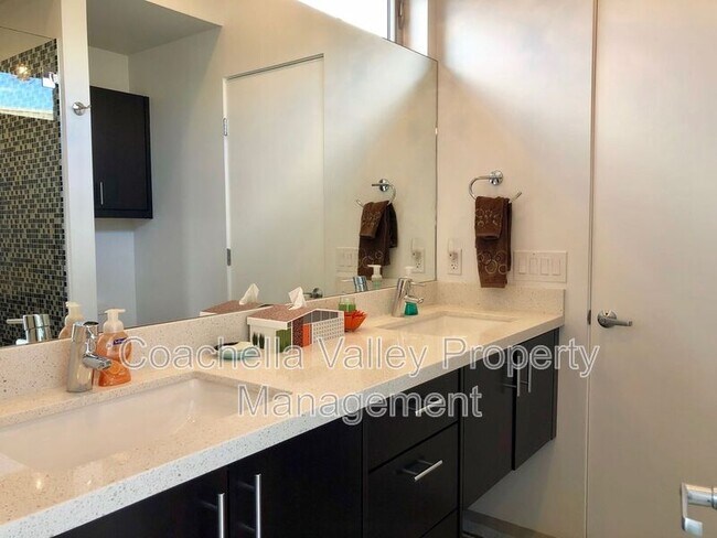 Building Photo - 2706 Alexander Club Dr