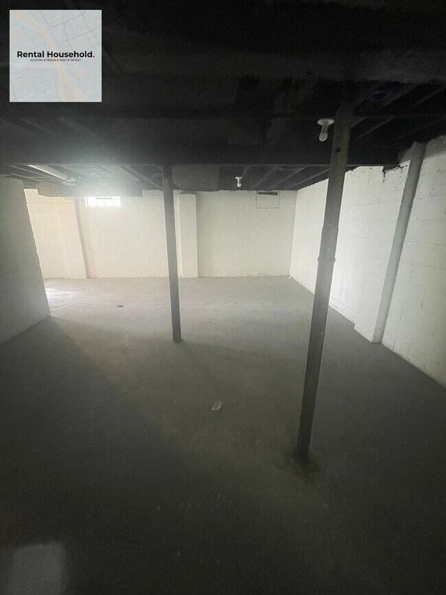 Building Photo - Beautifully Kept~3 BEDROOM 1 BATH BUNGALOW