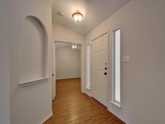 Building Photo - 136 Strawn