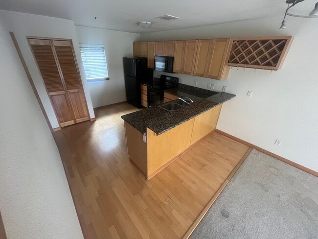 Building Photo - Stunning 3rd-Floor Condo at McCormick Pier...
