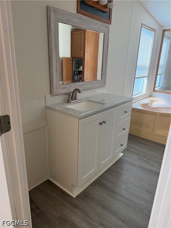 Building Photo - 2253 Queen Anne Dr