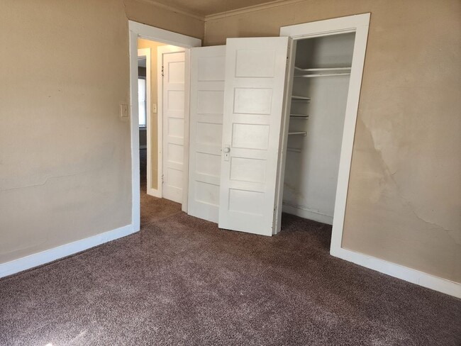 Building Photo - 2 Bed 1 Bath Home!