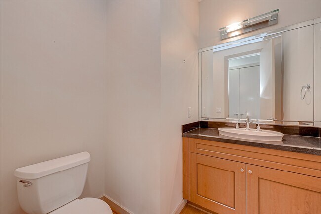 Building Photo - 5315 Lillian St