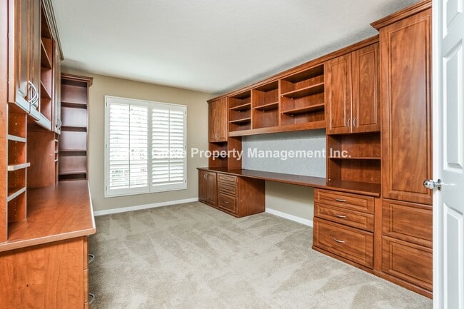 Building Photo - Beautifully Updated 3 bedroom Plus Loft and Office Woodbridge Home