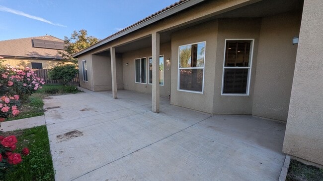 Building Photo - Immaculate 4 Bedroom 2.5 Bath Home in Sierra Meadows
