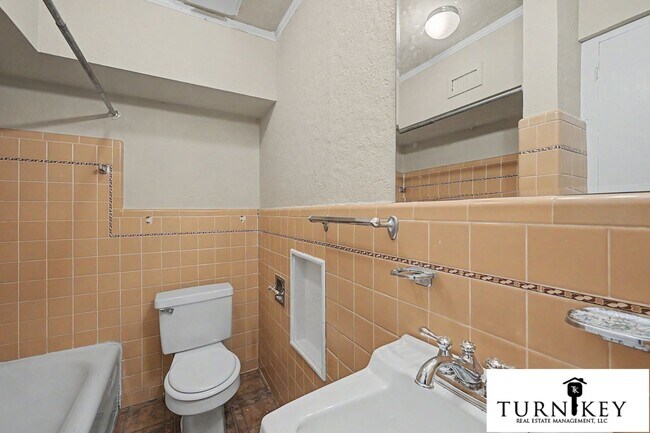 Building Photo - Spacious 2BR/2BA on the Bricks — Walk to Lucile's & the Cultural District