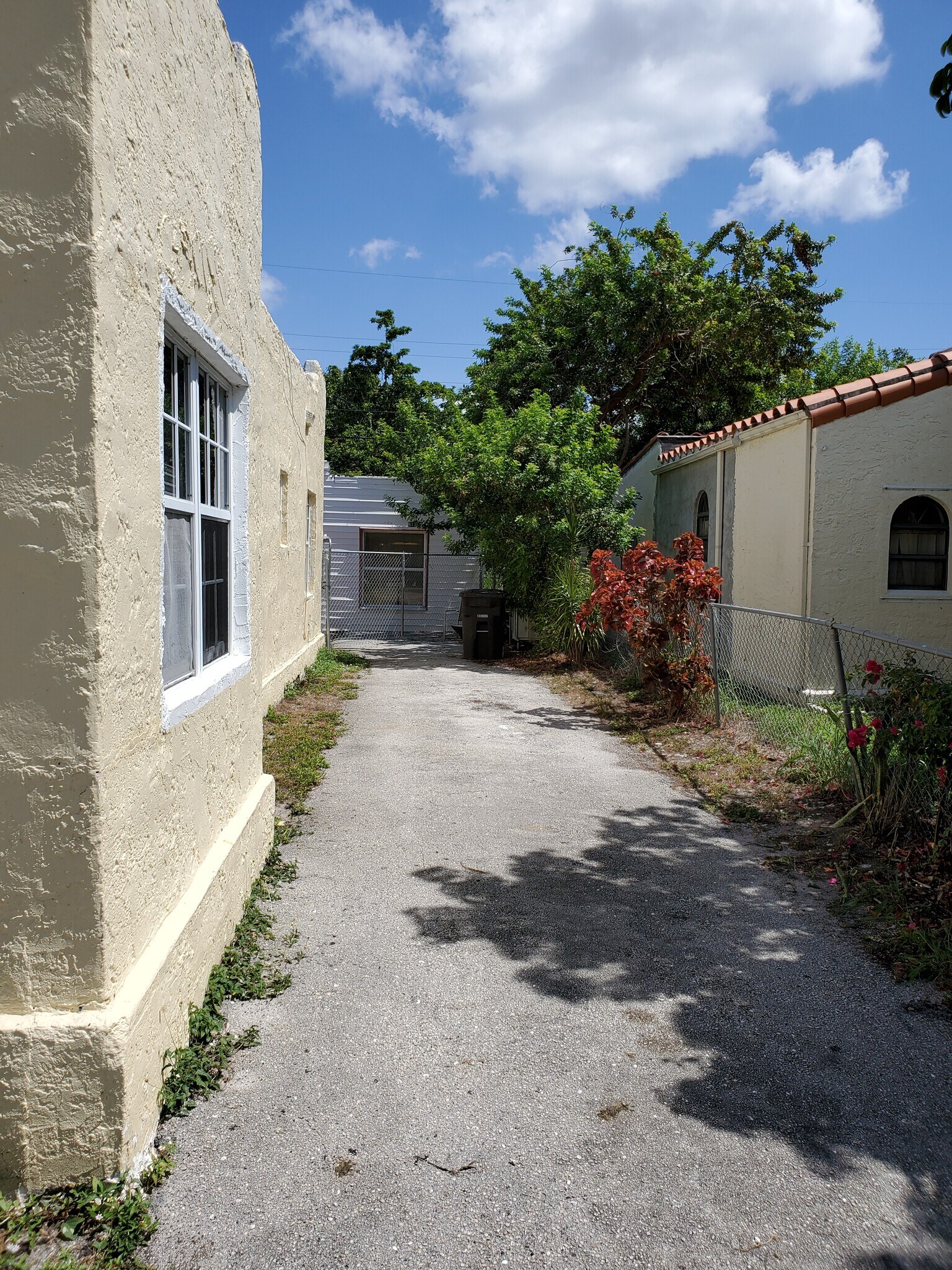 Building Photo - 611 El Prado