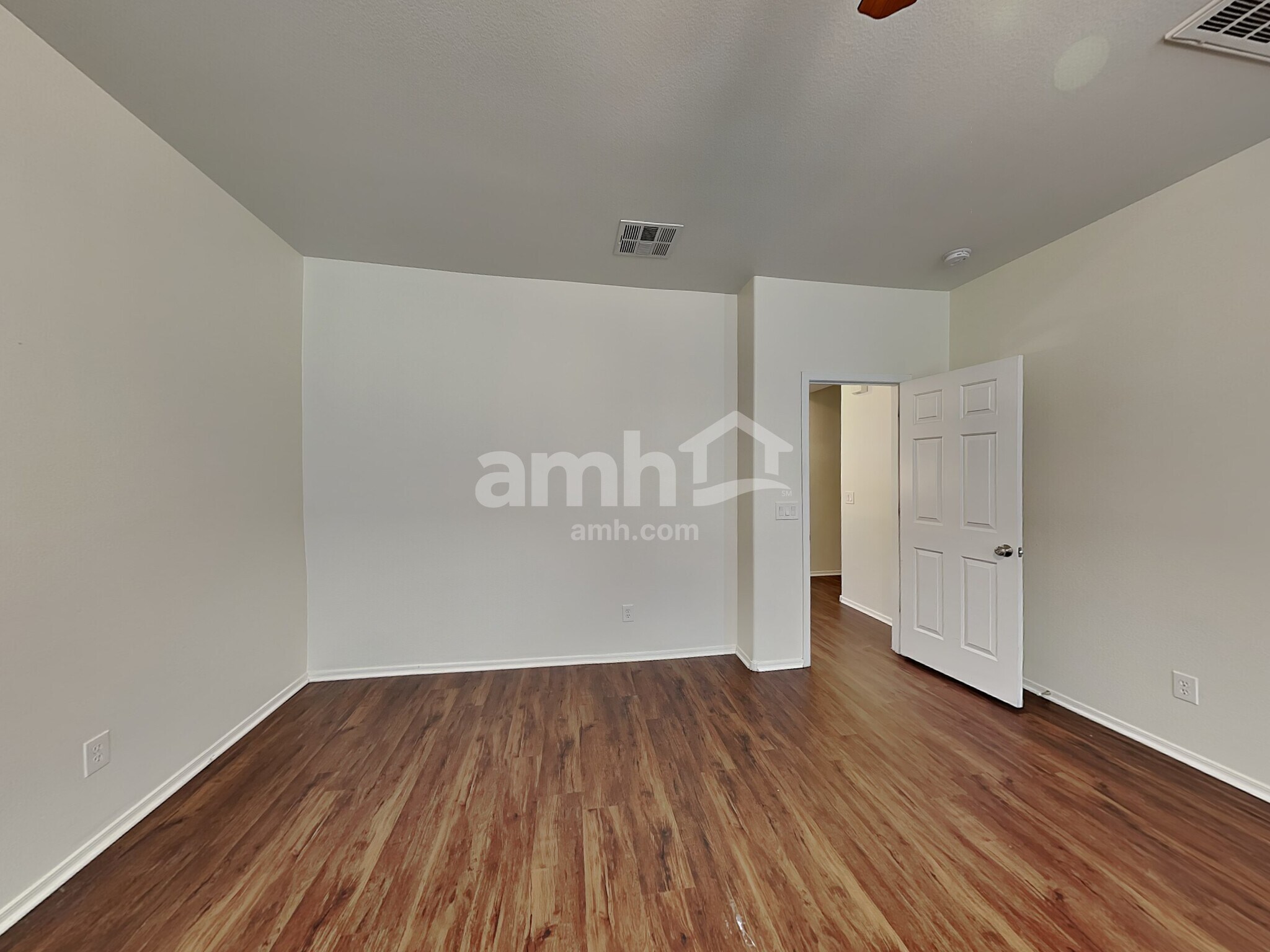 Building Photo - 6211 S Pearl Dr