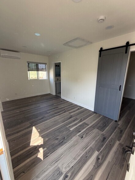 Building Photo - 3948 N Conlon Ave