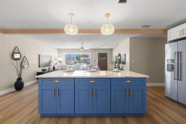 Building Photo - 2066 62nd Pl S