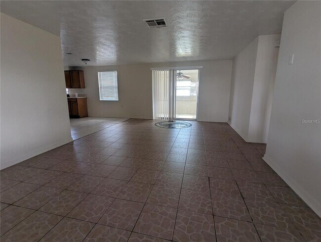 Building Photo - 3911 Redwood Dr