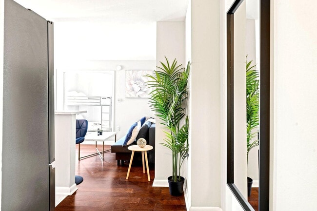 Building Photo - 128 Bainbridge St