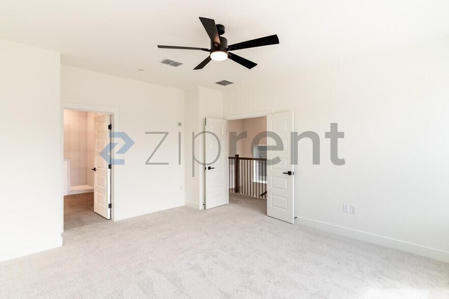 Building Photo - Unit B