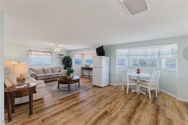 Building Photo - 950 San Carlos Dr