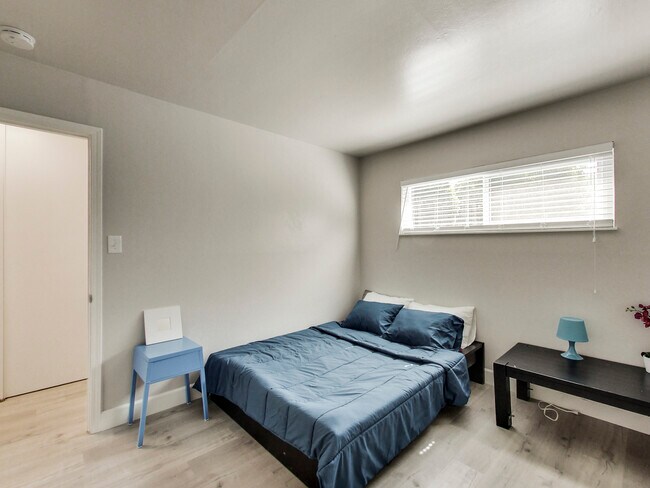 Building Photo - 1830 6th Ave