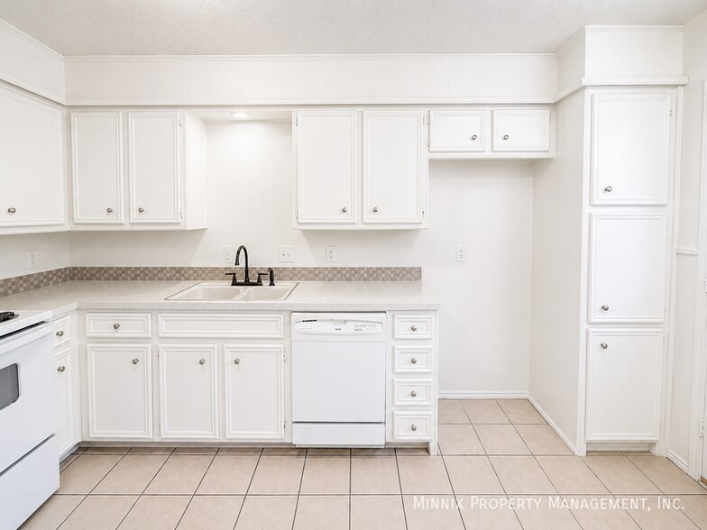 Building Photo - 5718 Brownfield Dr