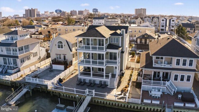 Building Photo - 739 N Massachusetts Ave