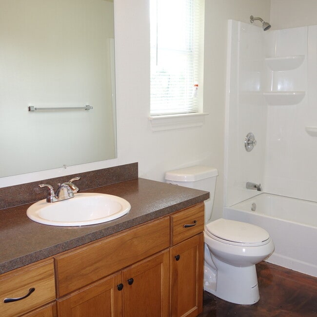 Building Photo - TAHITIAN VILLAGE ENTERTAINING READY -  3 BEDROOM / 2 BATH HOME