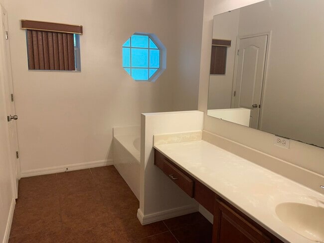 Building Photo - 5079 NW Fiddle Leaf Ct