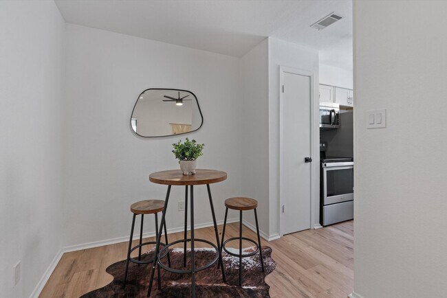 Building Photo - Perfectly Located 1-Bedroom Condo For Lease