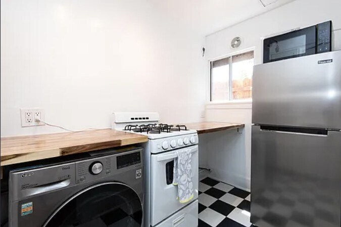 Building Photo - 1997 Pinehurst Rd