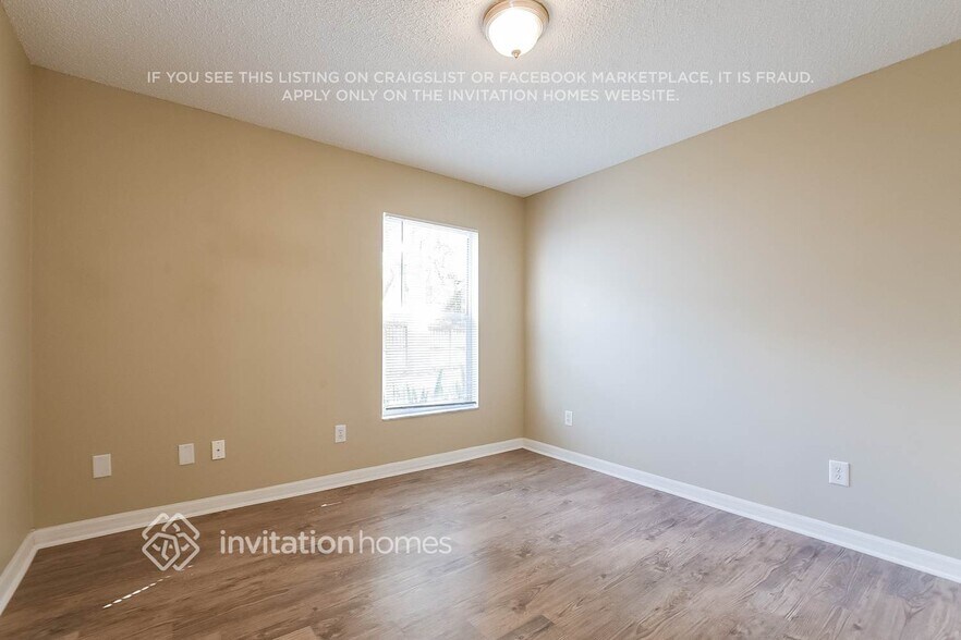 Building Photo - 400 Oak Springs Ct