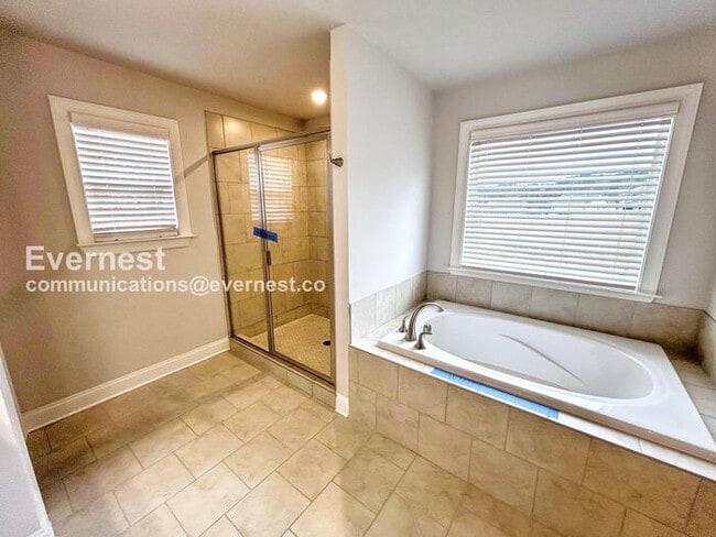 Building Photo - PROMO: Get $1000 OFF the first month’s rent when you sign the lease today! / 4 Bed/3.5 Bath Home ...