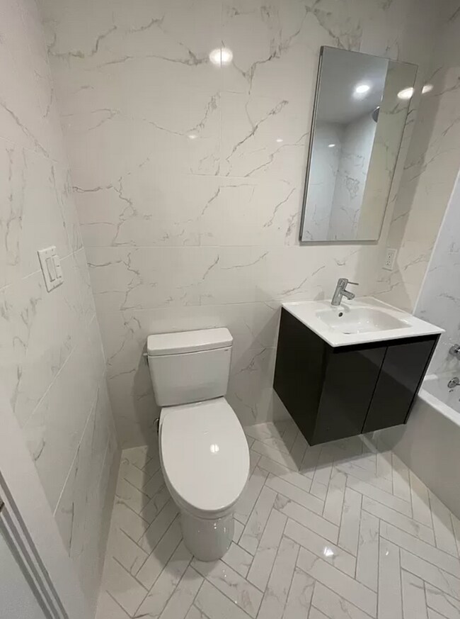 Building Photo - 1670 E 19th St