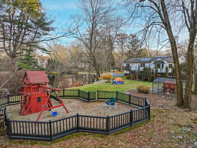 Building Photo - 10 Tupelo Rd