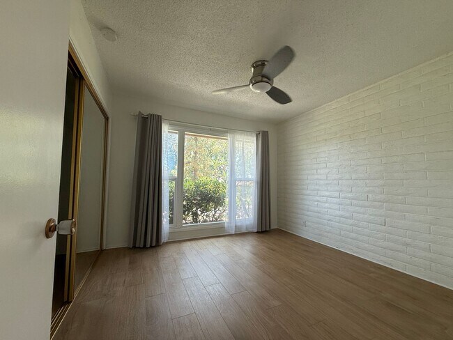Building Photo - Large and bright condo in the Grossmont Vi...