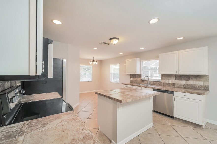 Building Photo - 1413 SW 11th Pl