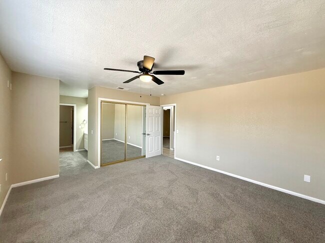 Building Photo - 7742 Oxford Ave