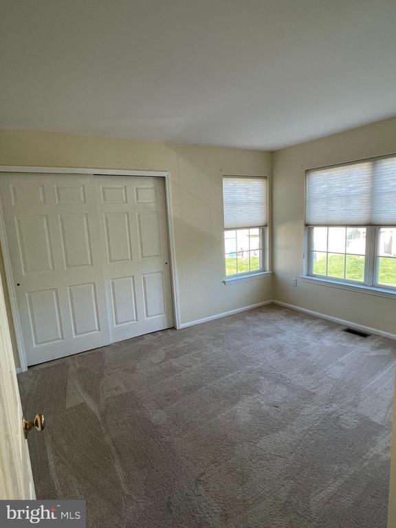 Building Photo - 208 Strawberry Ct