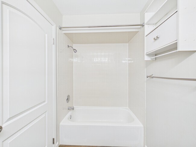 Building Photo - 4360 Mumford Dr