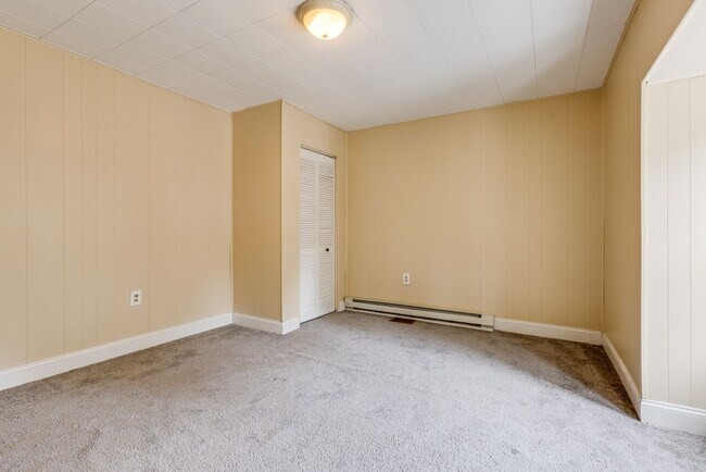 Building Photo - 236 Plymouth St