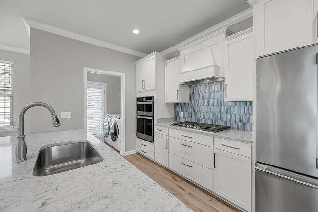 Building Photo - Stunning 4 Bed, 3.5 Bath in Oakfield of Jo...
