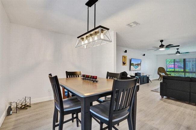 Building Photo - 4840 Greentree Ln