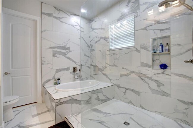 Building Photo - 1913 Mehle St