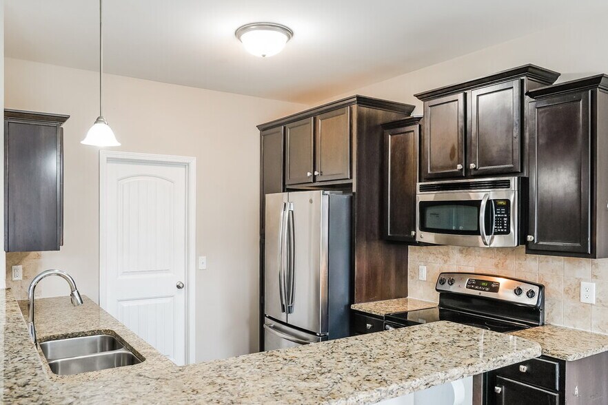 Building Photo - 408 McCarthy Dr